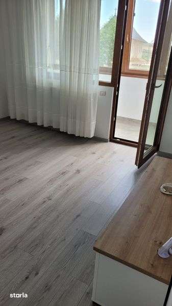 Inchiriez apartament 2 camere Cartier Tei Piatra Neamt — fotografia 3