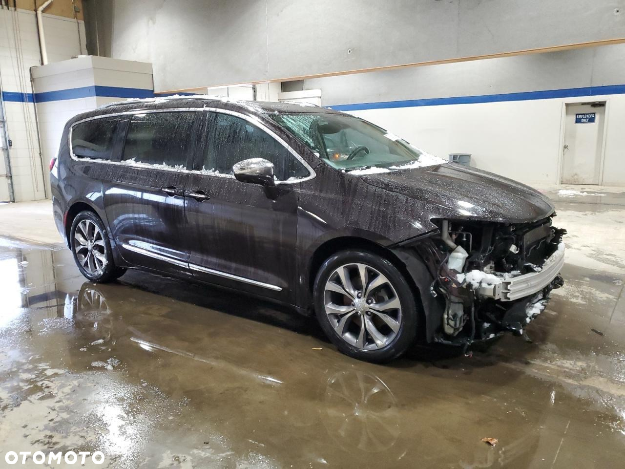 Chrysler Pacifica - 8
