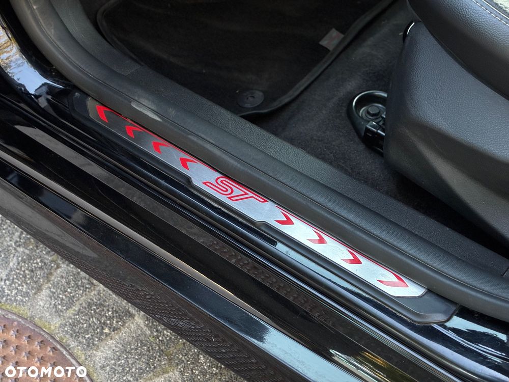 Ford Focus 2.0 EcoBoost ST - 32