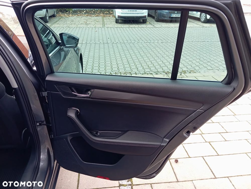 Skoda Superb 2.0 TDI SCR Style DSG - 22