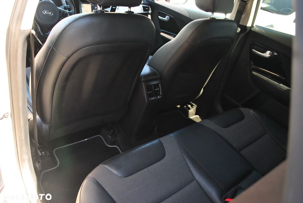 Kia Niro 1.6 GDI Hybrid M - 13