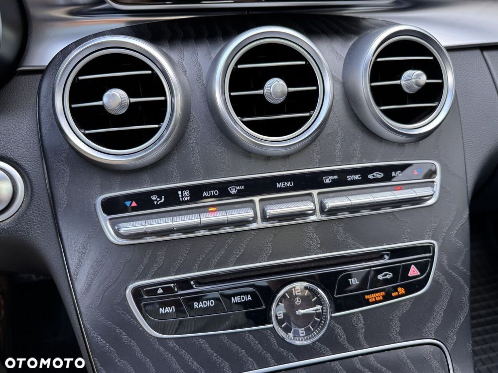 Mercedes-Benz Klasa C 200 4-Matic 9G-TRONIC - 34