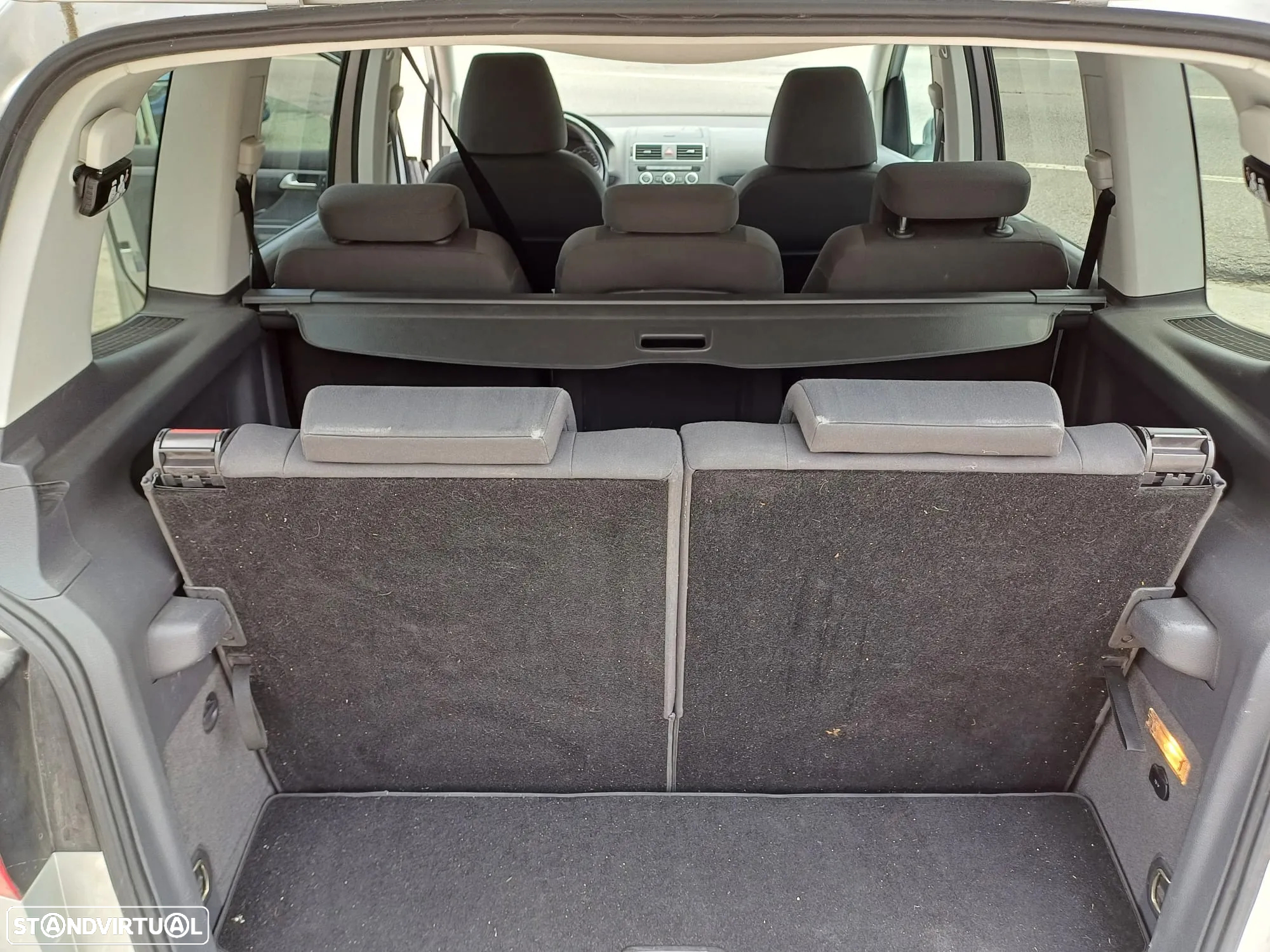 VW Touran 1.6 TDI Blue.Highline 7L - 21