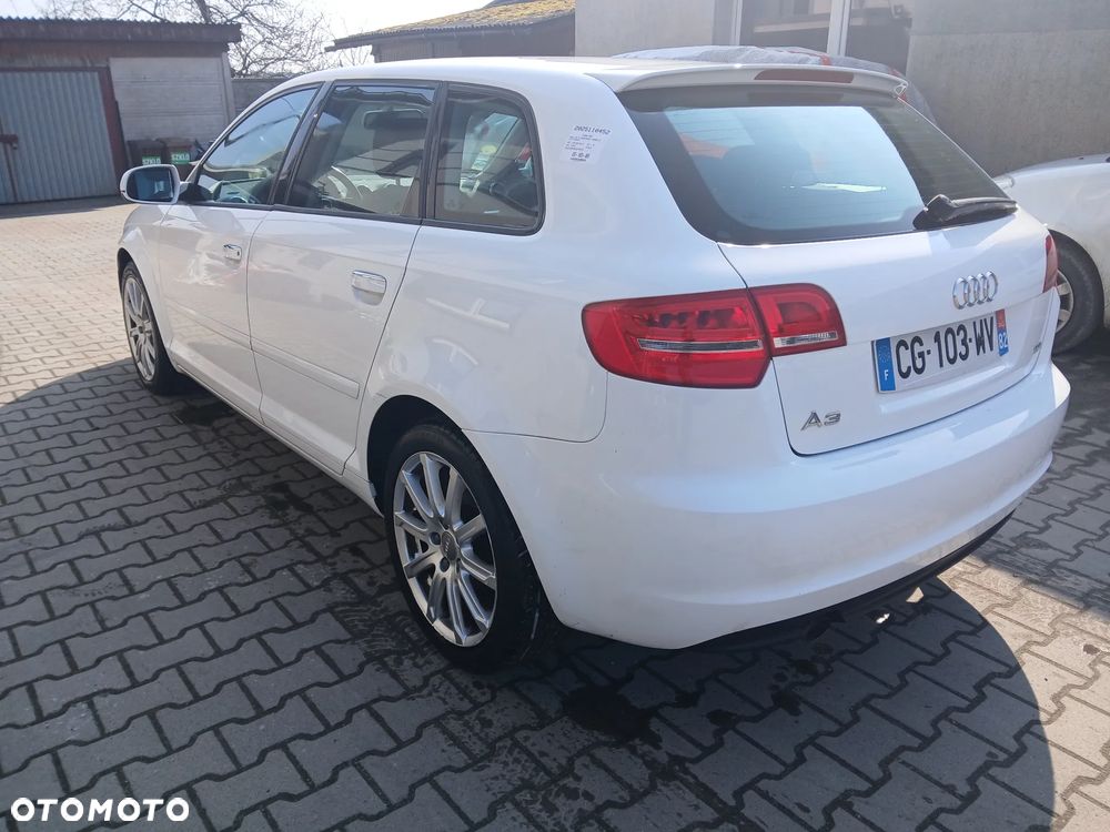 Audi A3 Sportback 1.6 TDI DPF Ambiente - 5