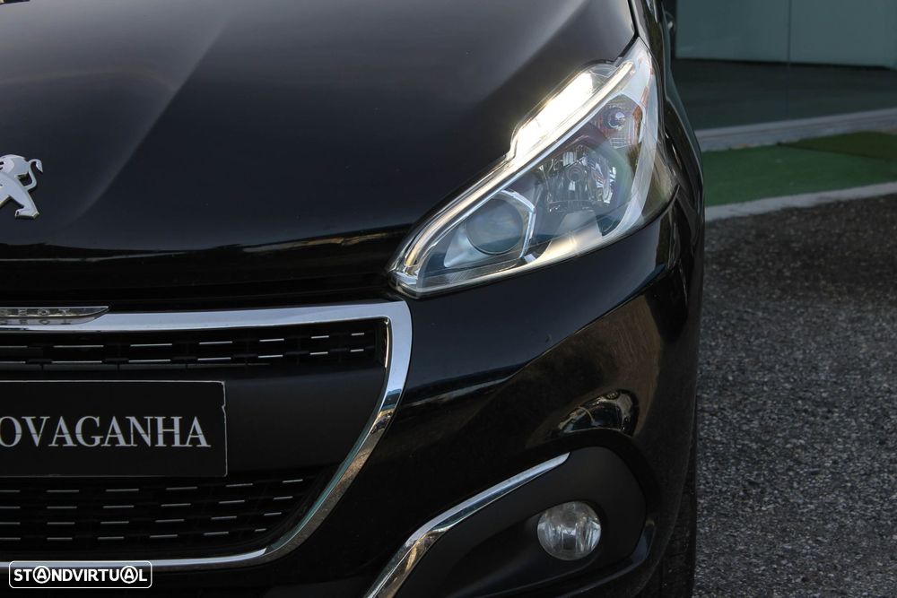 Peugeot 208 1.2 PureTech Signature - 33