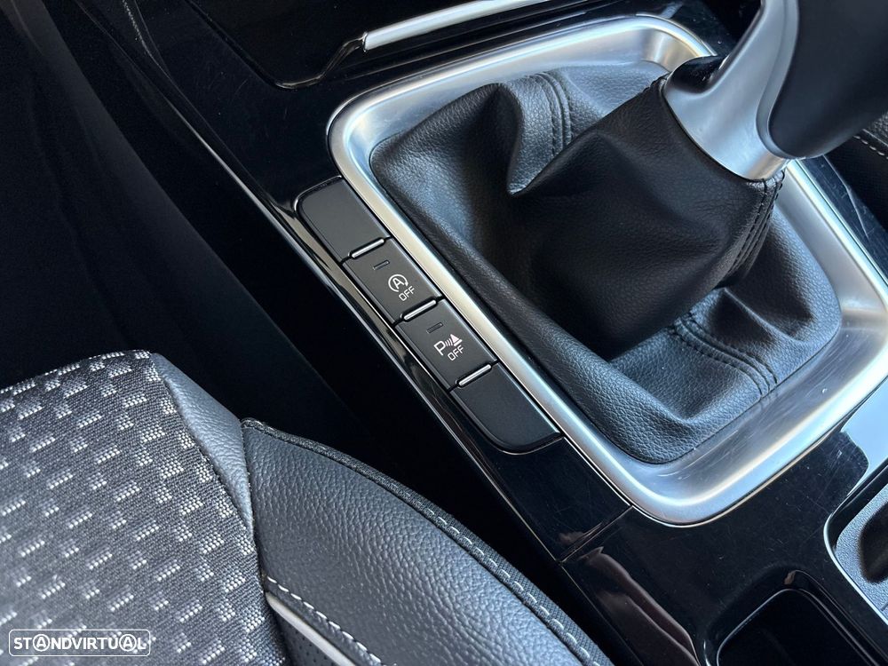 Kia Ceed SW 1.6 CRDi TX+SRF - 43