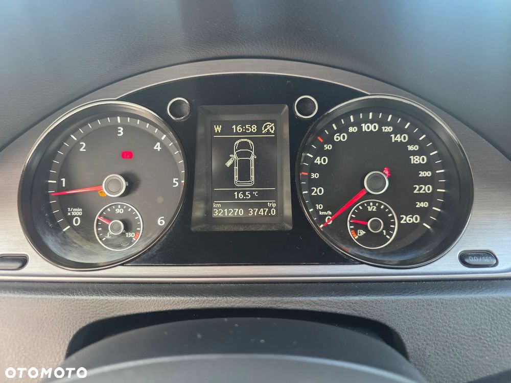 Volkswagen Passat 1.6 TDI Comfortline - 26