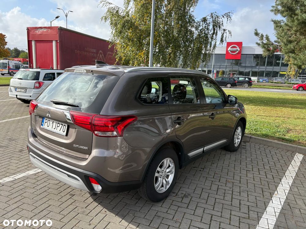 Mitsubishi Outlander 2.0 Invite + 2WD - 2