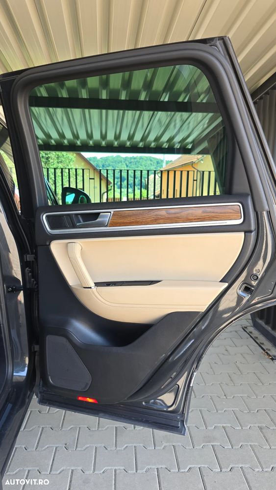 Volkswagen Touareg 3.0 V6 TDI BMT - 25