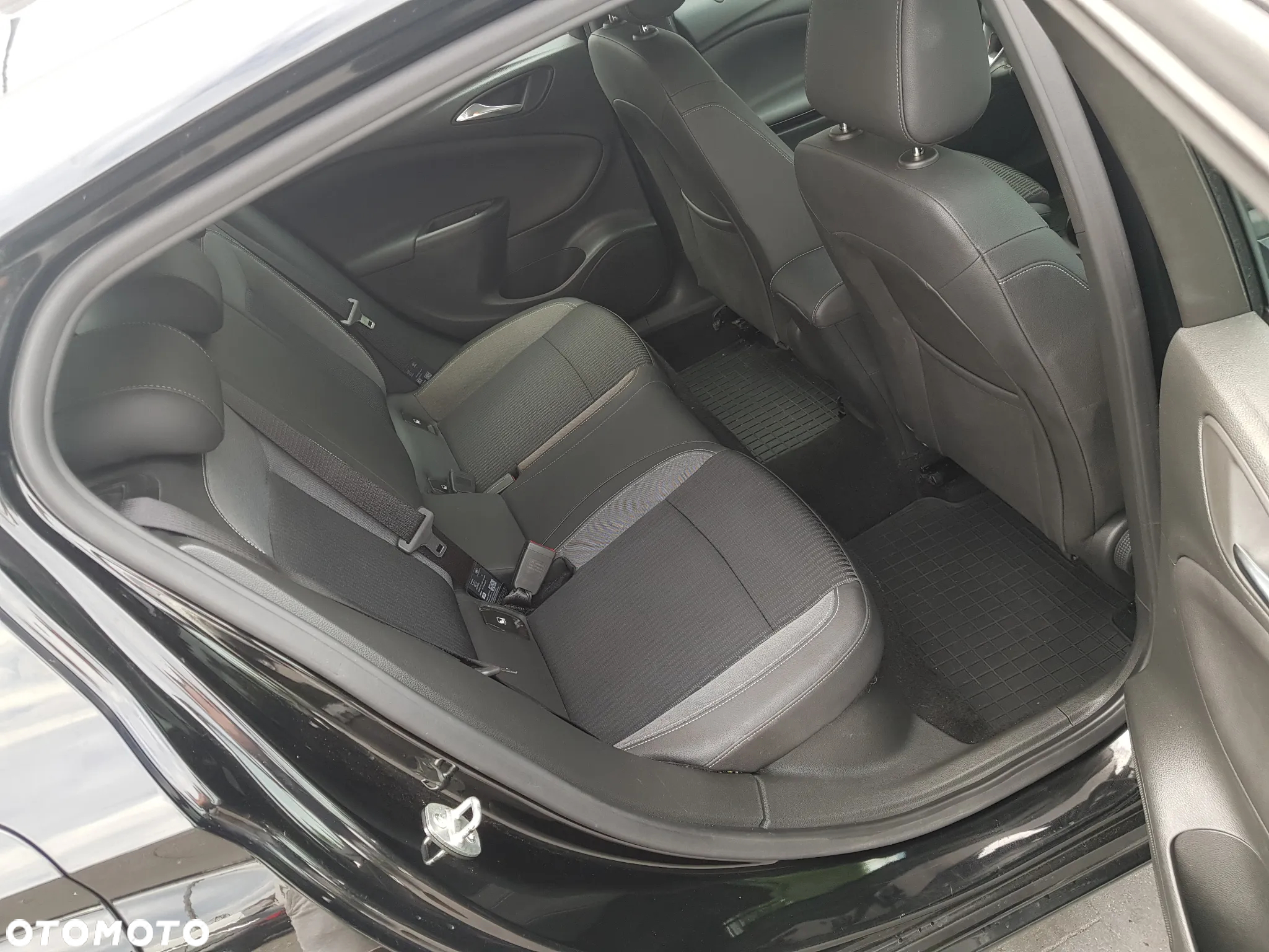 Opel Astra V 1.2 T Elegance S&S - 11