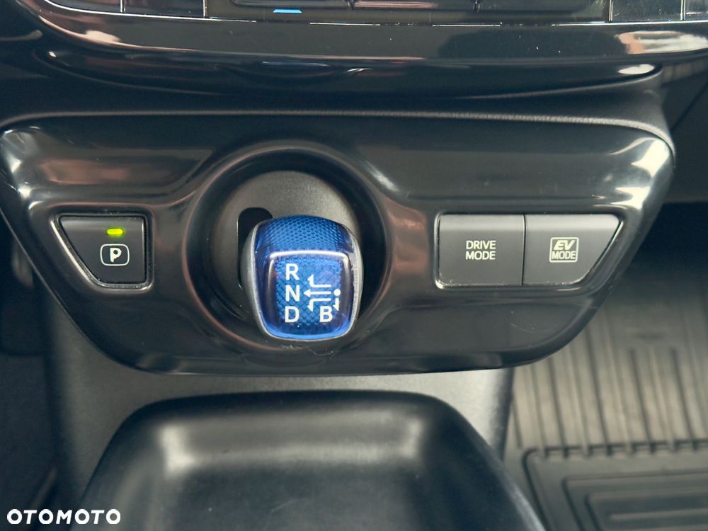 Toyota Prius 1.8 HSD Sol - 20