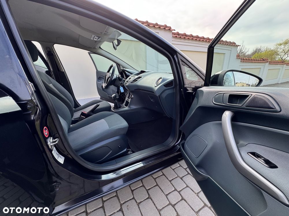 Ford Fiesta - 24