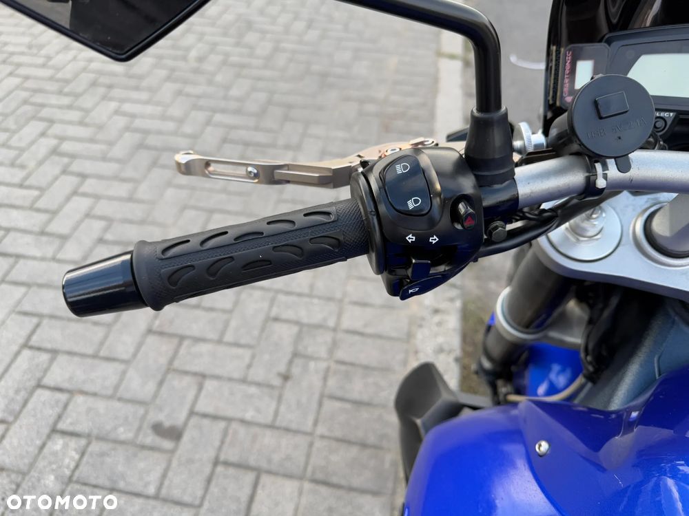 Yamaha FZ - 11