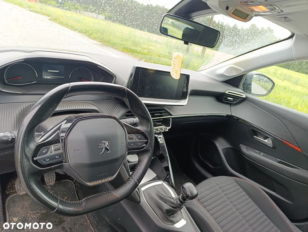 Peugeot 208 - 10