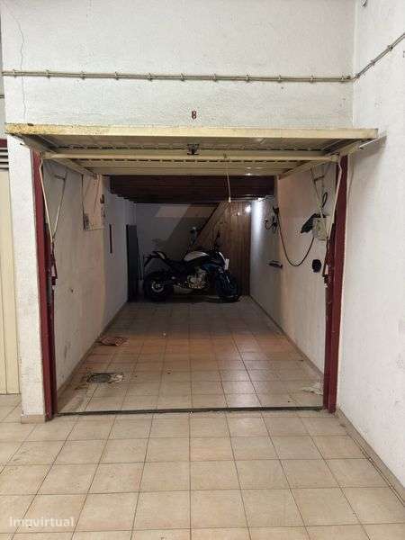 Arrendo Garagem Box pode carregar carro eletrico Laranjeiro/Almada - Grande imagem: 2/2