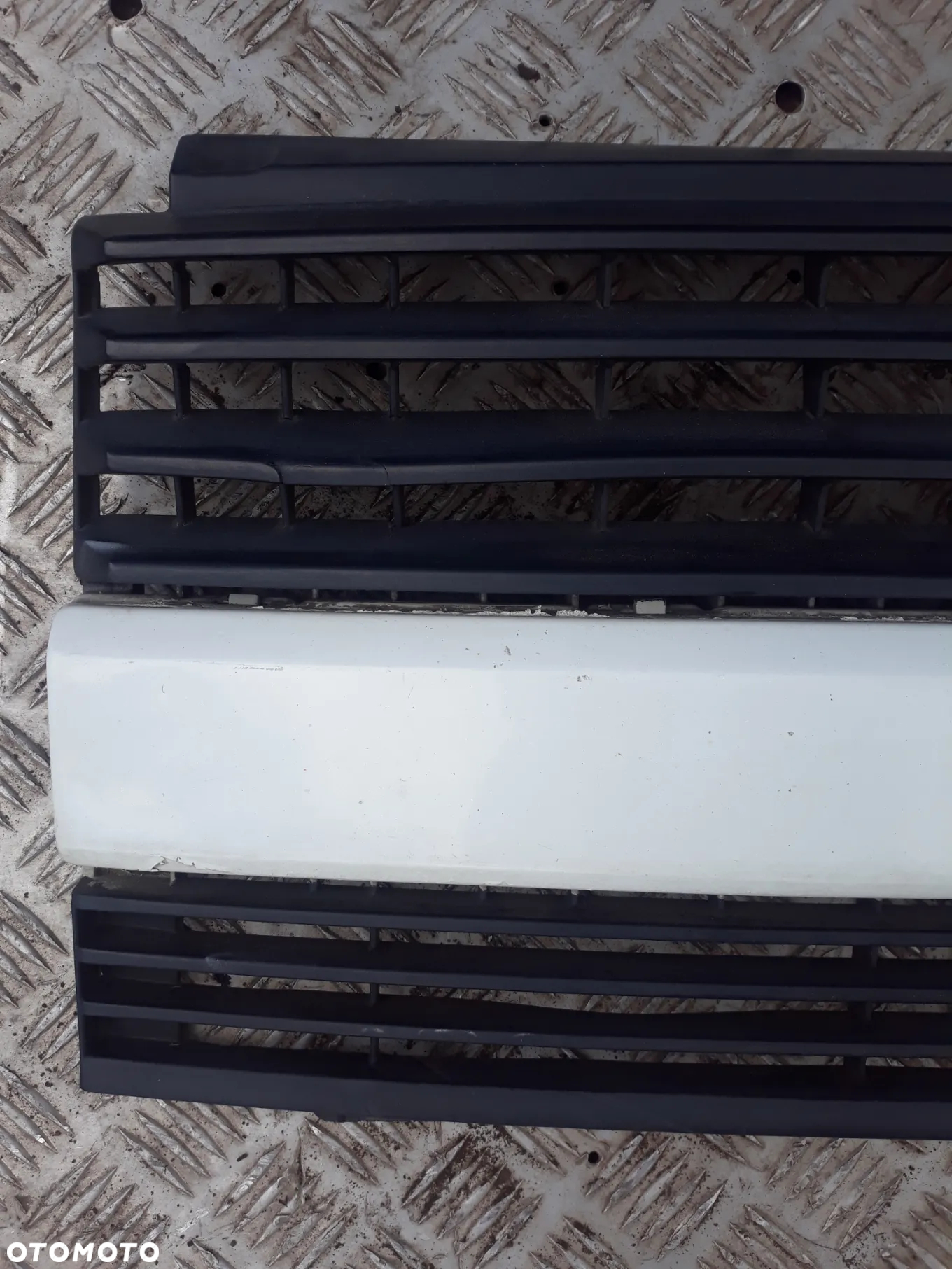 GRILL ATRAPA VOLKSWAGEN TRANSPORTER T4 - 2