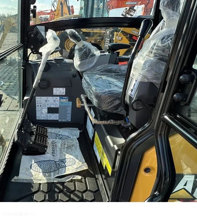 Caterpillar 301.8 Gwarancja Fabryczna  3 Lata ! - 24