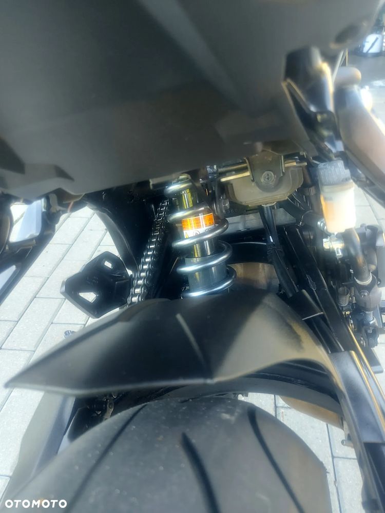 Suzuki GSX - 12
