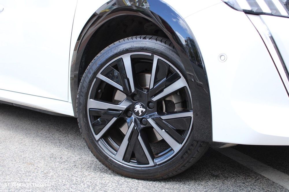Peugeot e-208 GT+ - 19