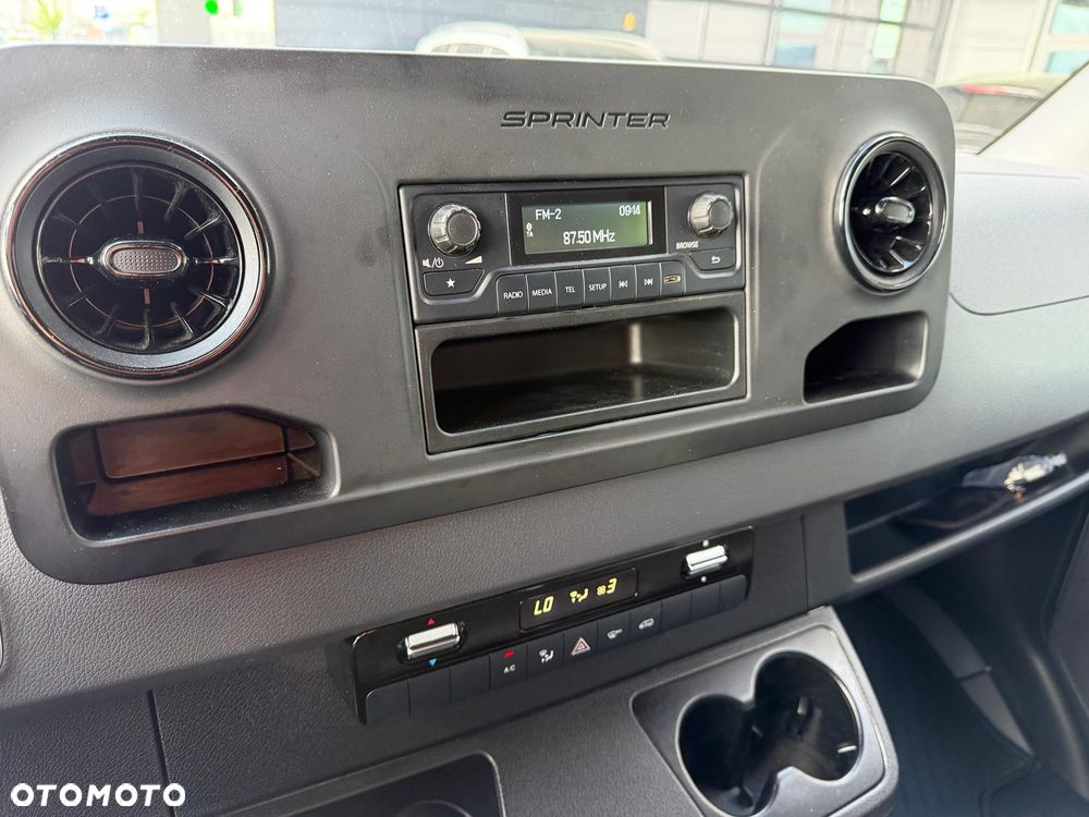 Mercedes-Benz Sprinter - 12