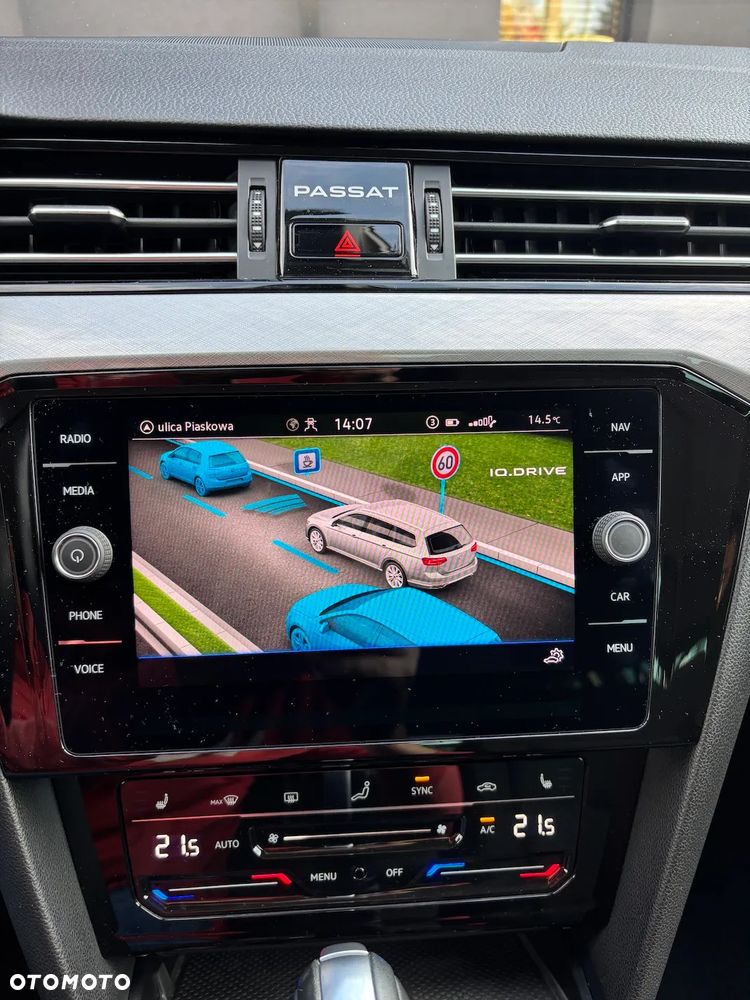 Volkswagen Passat - 11