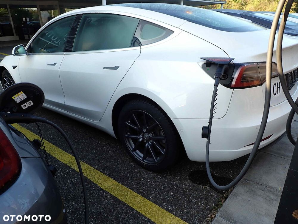 Tesla Model 3 Standard Reichweite Plus Hinterradantrieb - 4