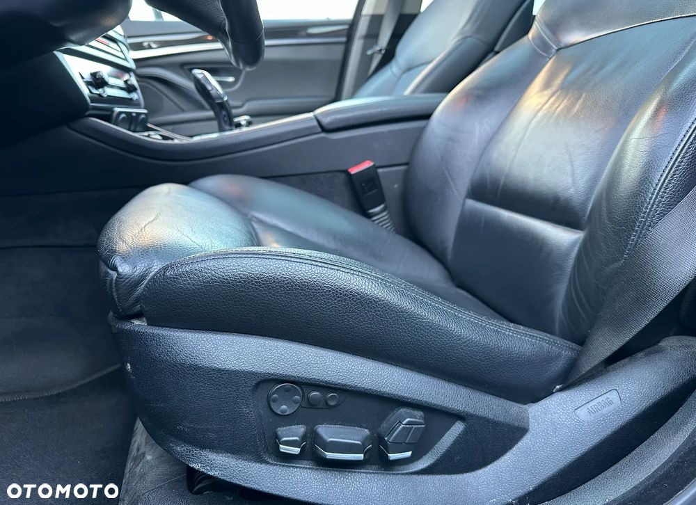 BMW Seria 5 525d xDrive - 9