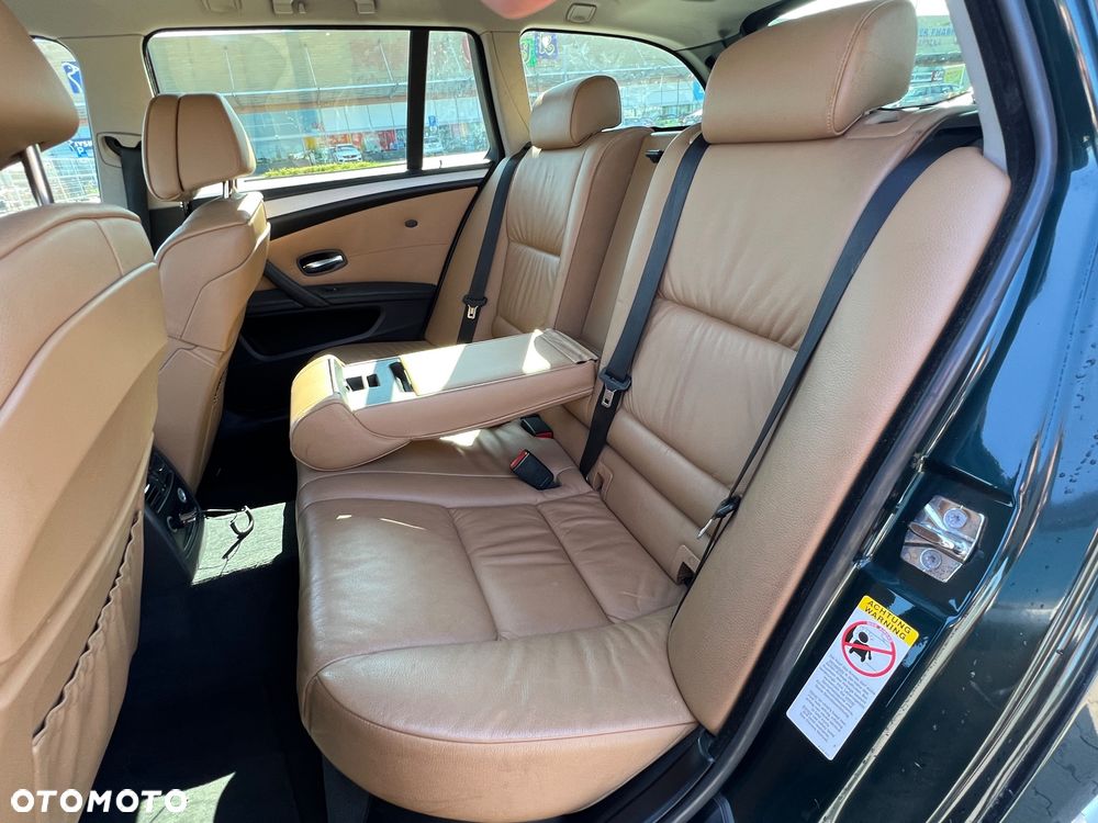 BMW Seria 5 525i xDrive Touring - 23