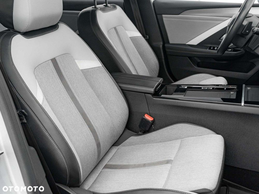 Opel Astra 1.2 T Elegance S&S - 28