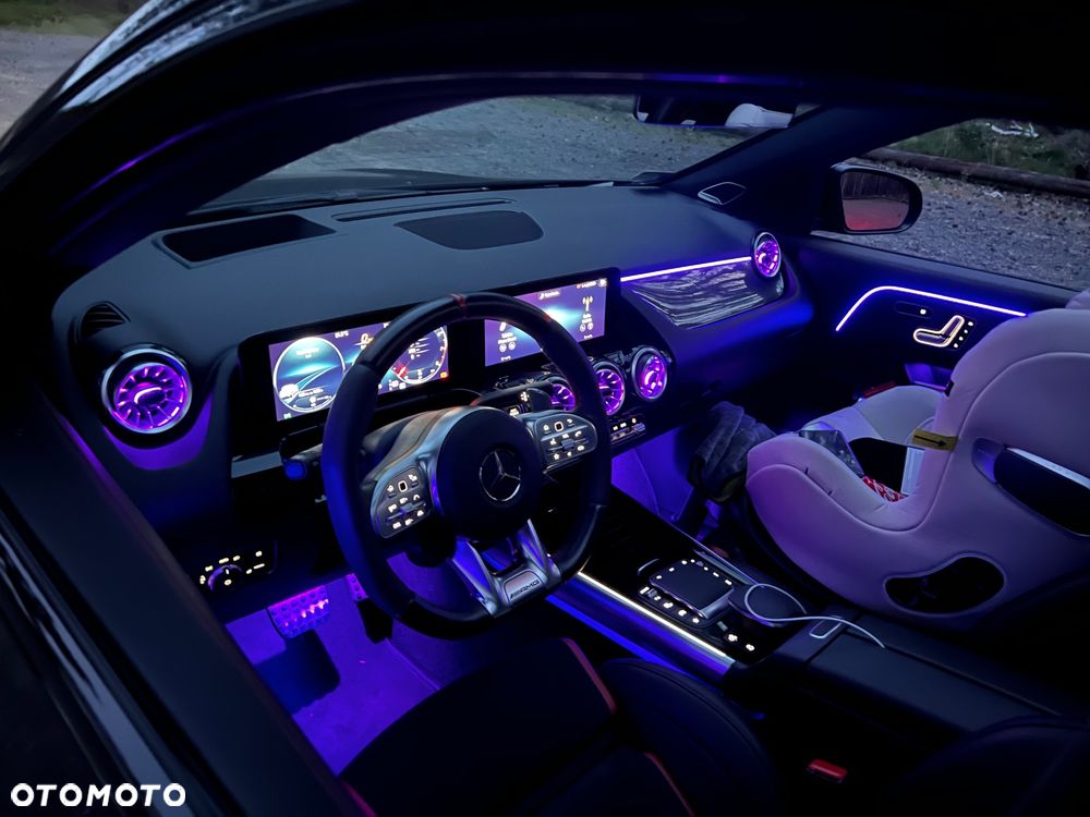 Mercedes-Benz GLA - 12