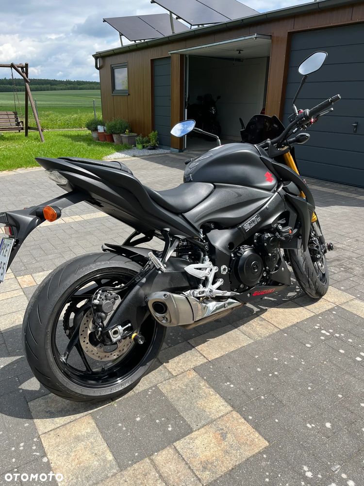 Suzuki GSX 1000 - 11