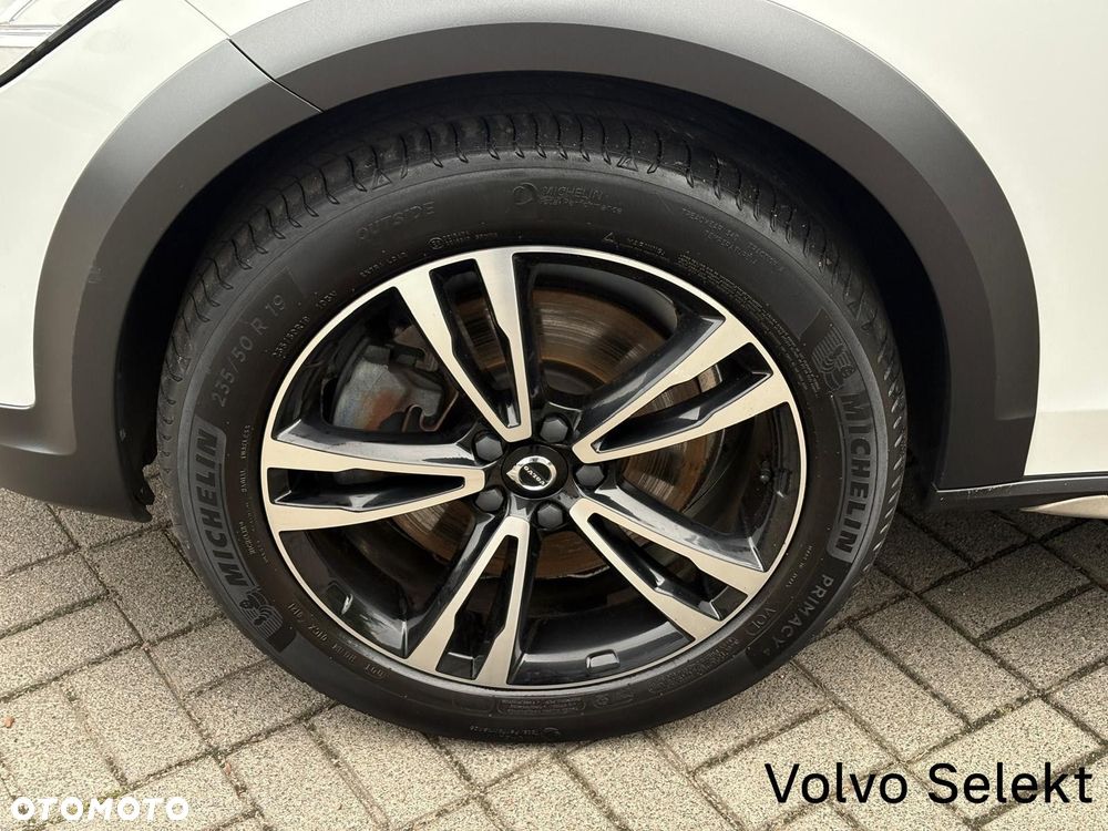 Volvo V90 Cross Country - 36