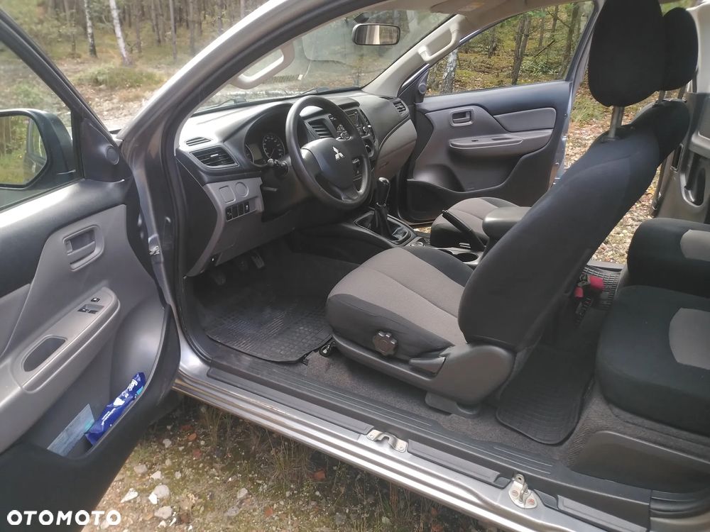 Mitsubishi L200 2.4 d CC Invite - 11