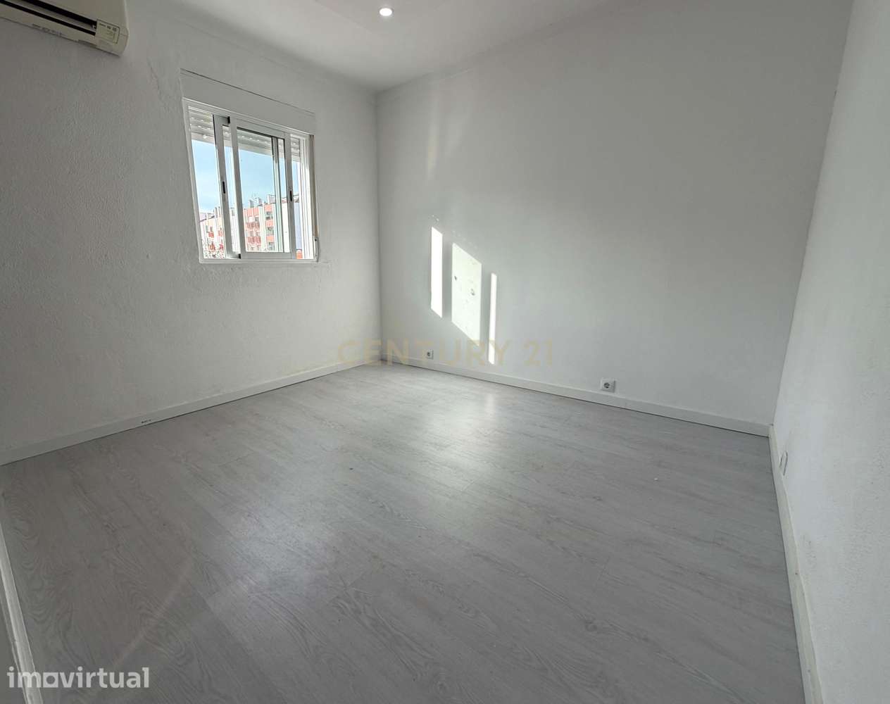 Moradia em Banda T2 em Almada com Vista e Localização Central - Grande imagem: 5/11