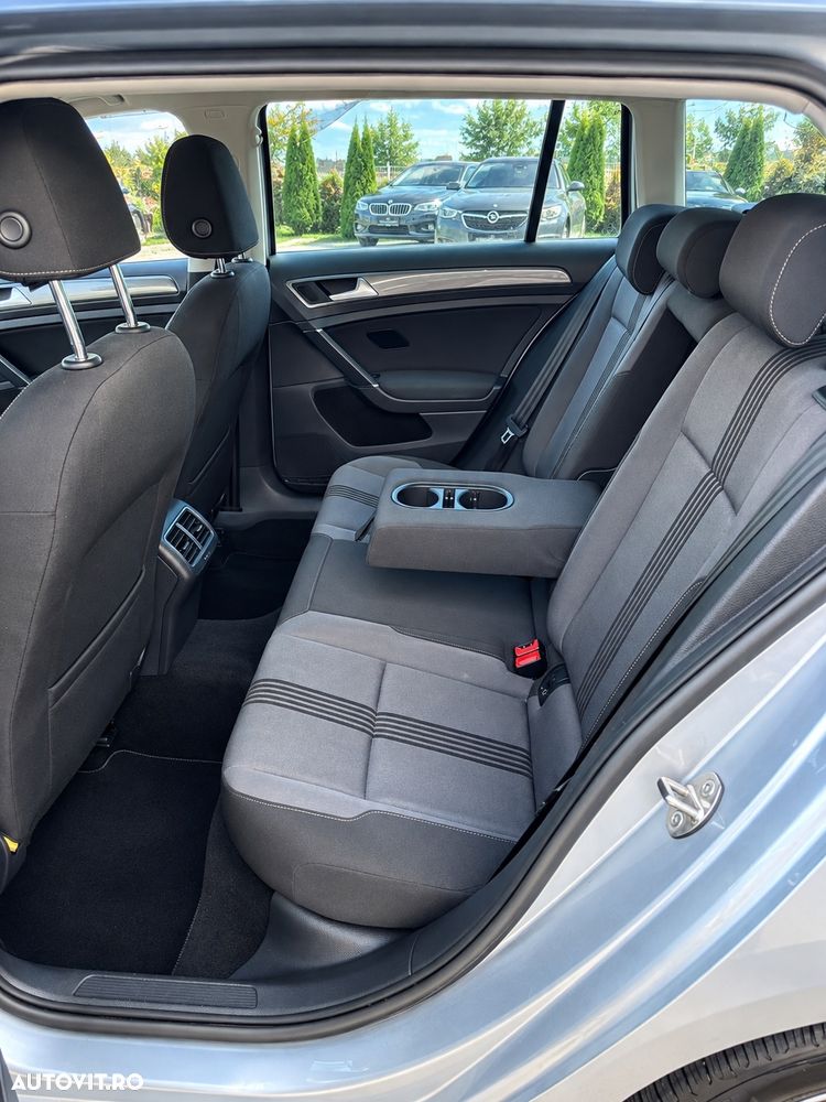 Volkswagen Golf - 9