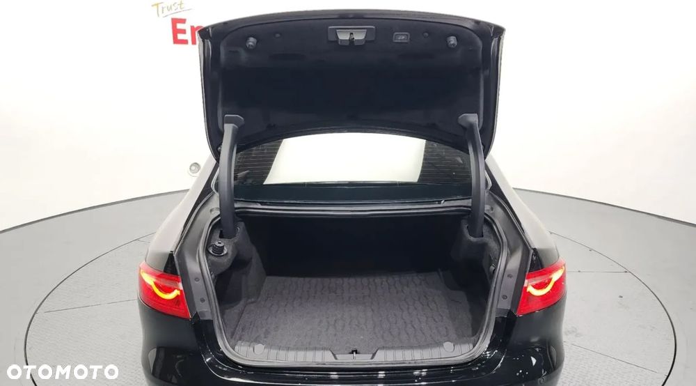 Jaguar XF 20d Prestige - 21