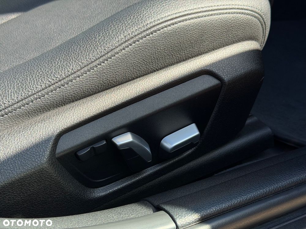 BMW Seria 3 330i xDrive Edition M Sport Shadow - 20