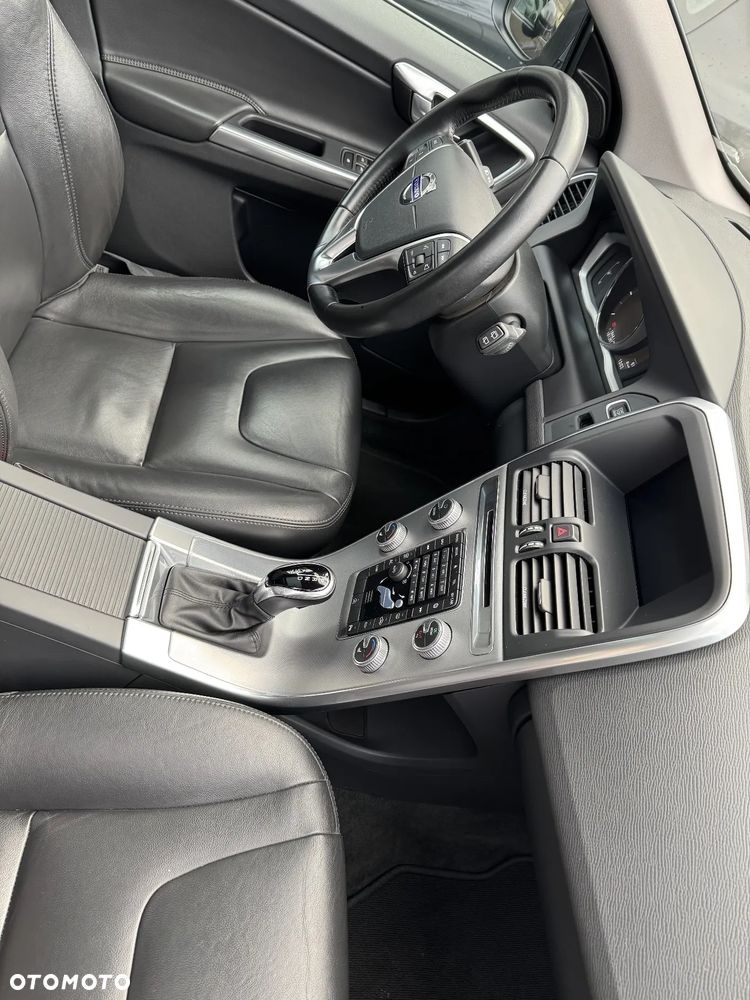 Volvo XC 60 D4 Momentum - 4