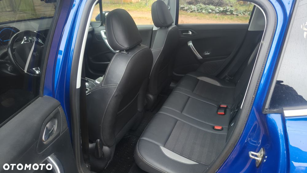 Peugeot 2008 1.2 Pure Tech GPF Allure S&S EAT6 - 7