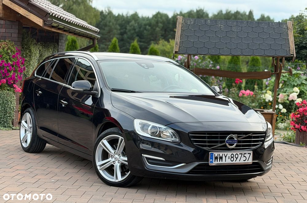Volvo V60 D4 Drive-E Momentum - 1