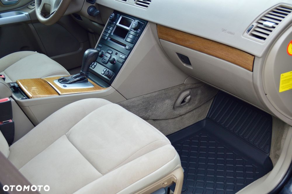 Volvo XC 90 2.4 D5 - 24