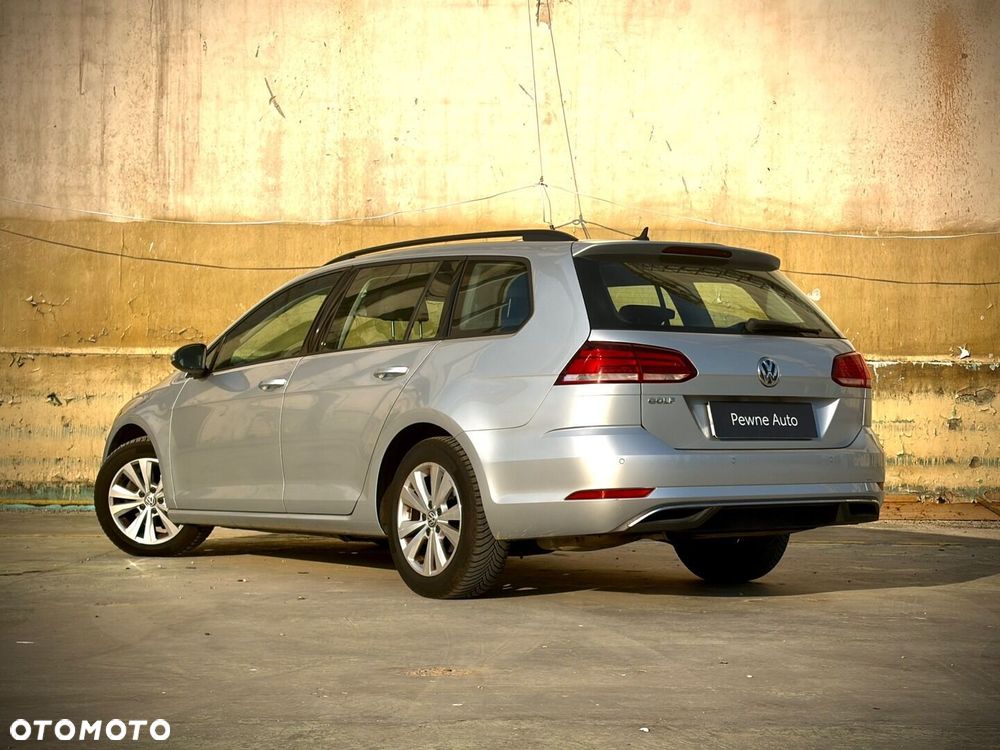 Volkswagen Golf - 10
