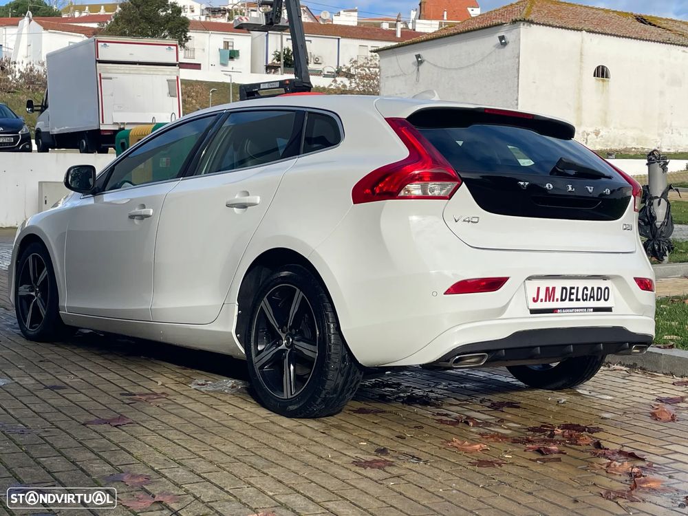 Volvo V40 2.0 D2 R-Design - 4