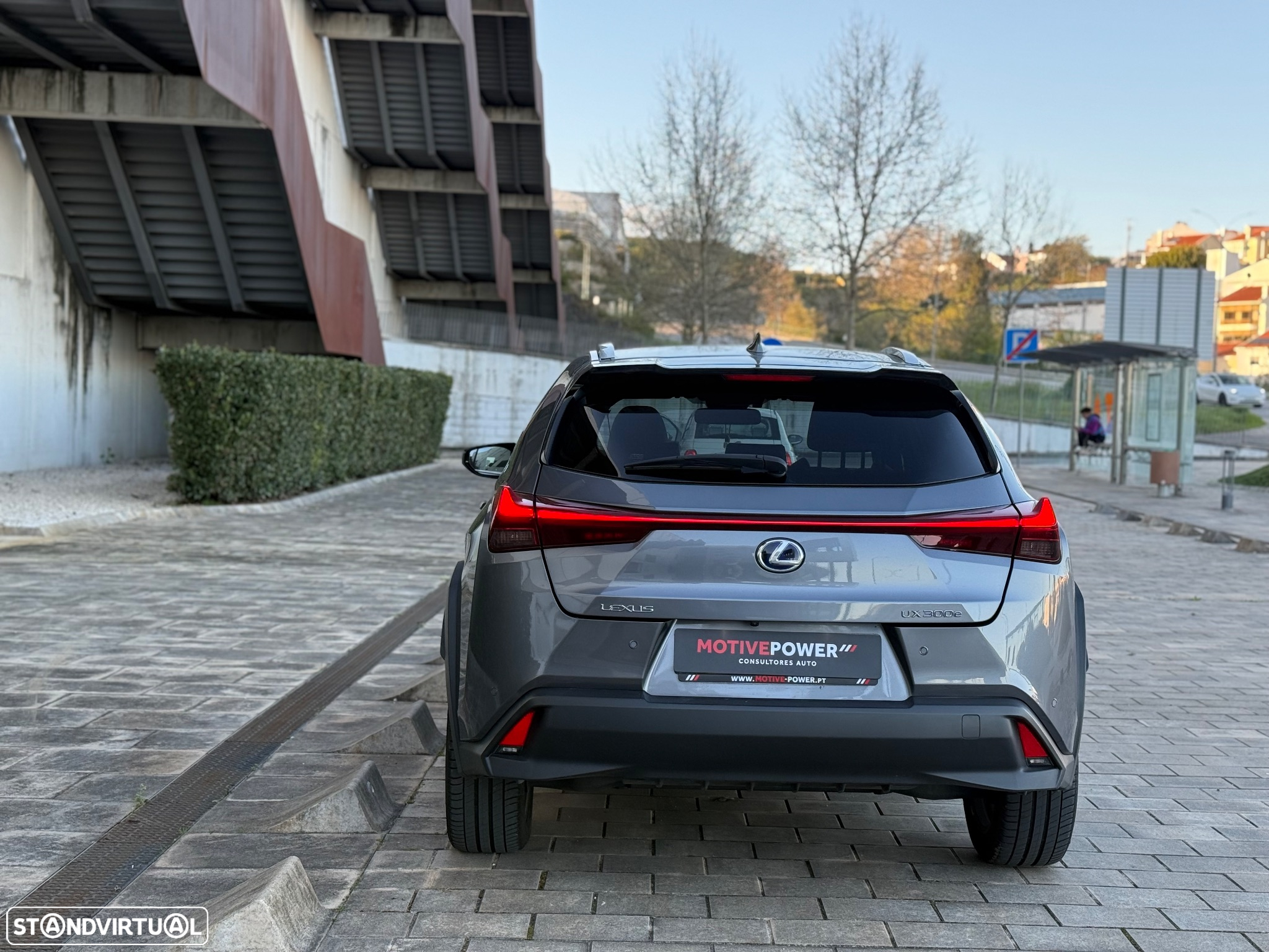 Lexus UX 300e Premium - 11