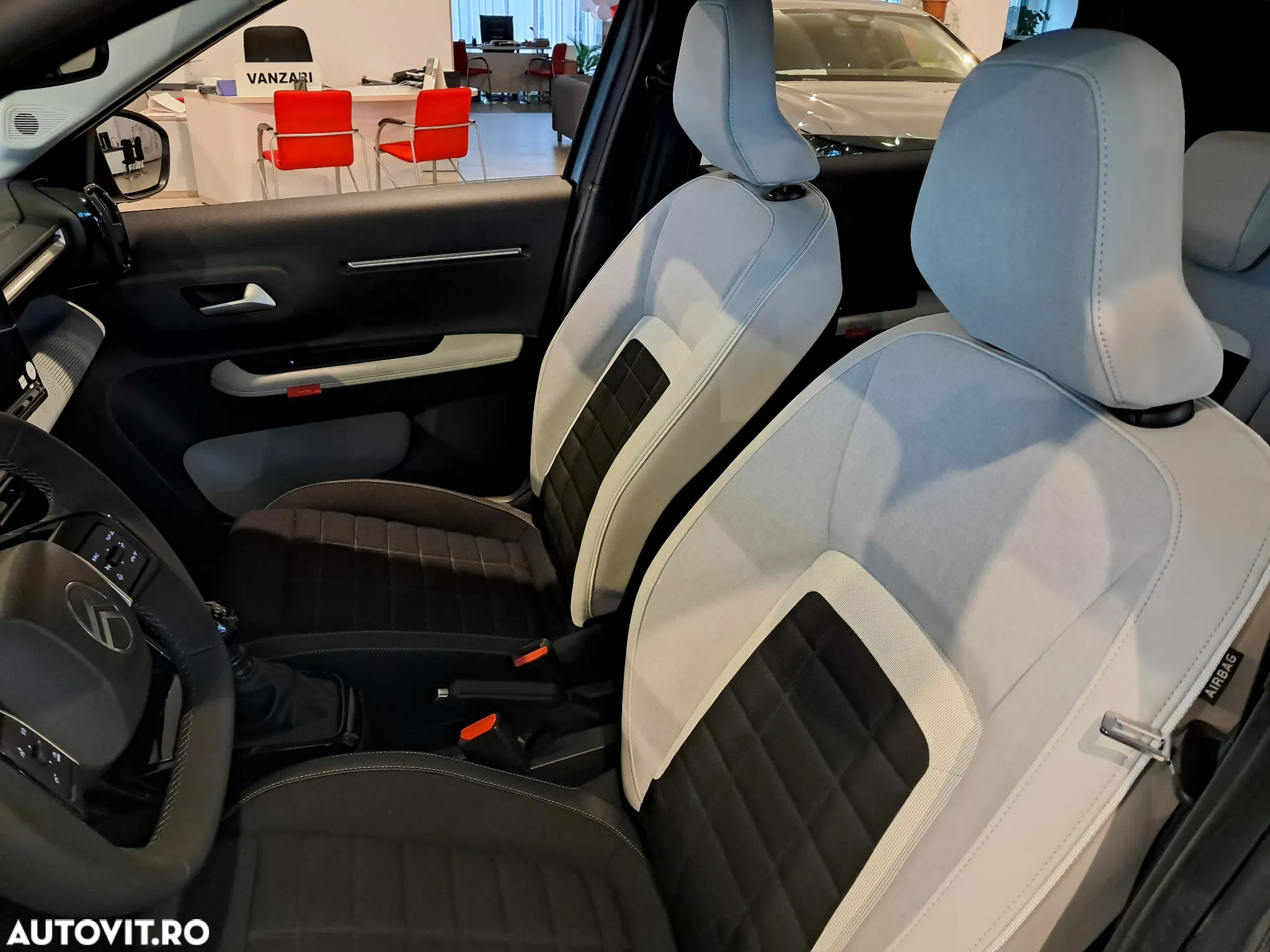 Citroën C3 1.2 PureTech 100 S&S BVM6 MAX - 17