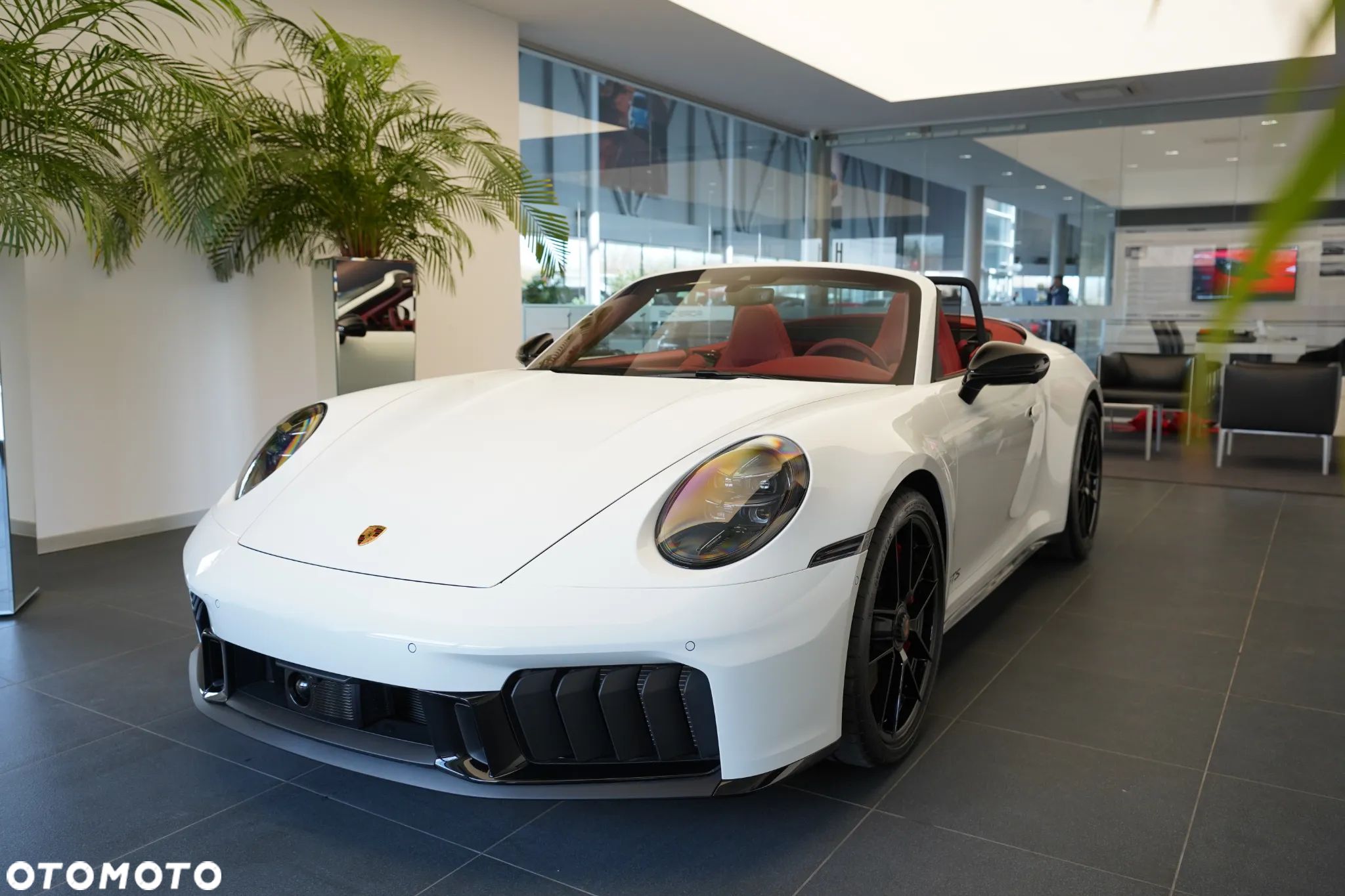 Porsche 911 Carrera T-Hybrid GTS Cabrio - 1