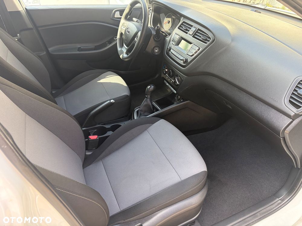 Hyundai i20 - 12