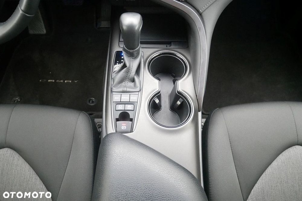 Toyota Camry 2.5 Hybrid Comfort CVT - 11