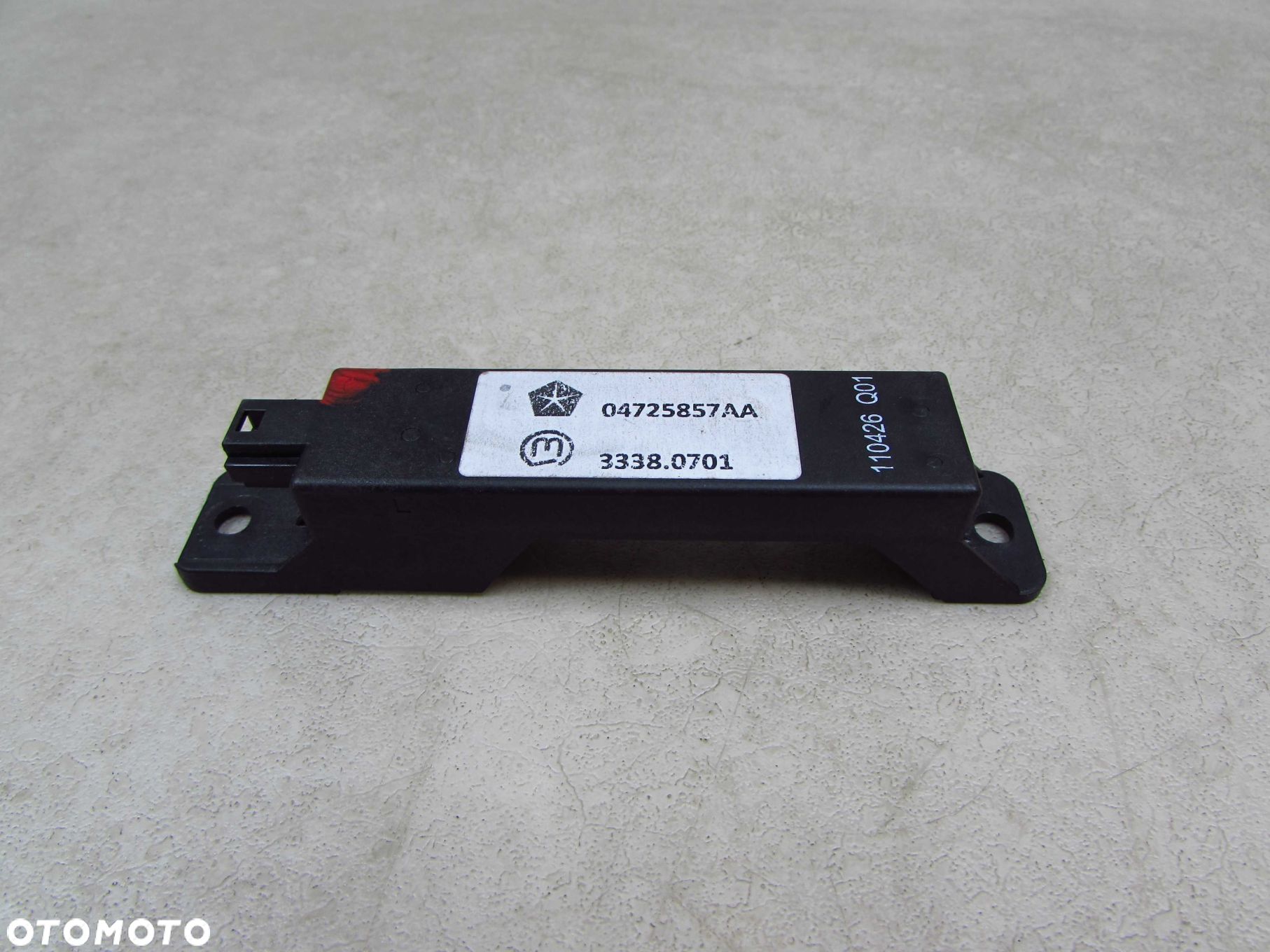 JEEP GRAND CHEROKEE WK2 MODUL WZMACNIACZ ANTENA KEYLESS 04725857AA - 1