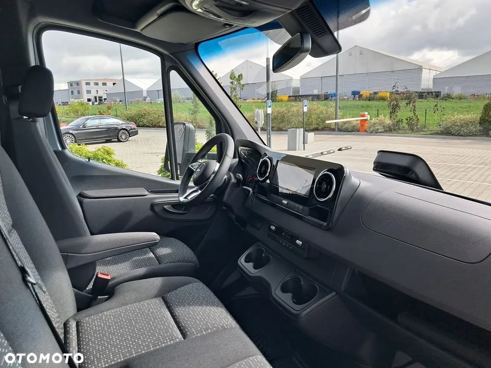 Mercedes-Benz Sprinter - 13